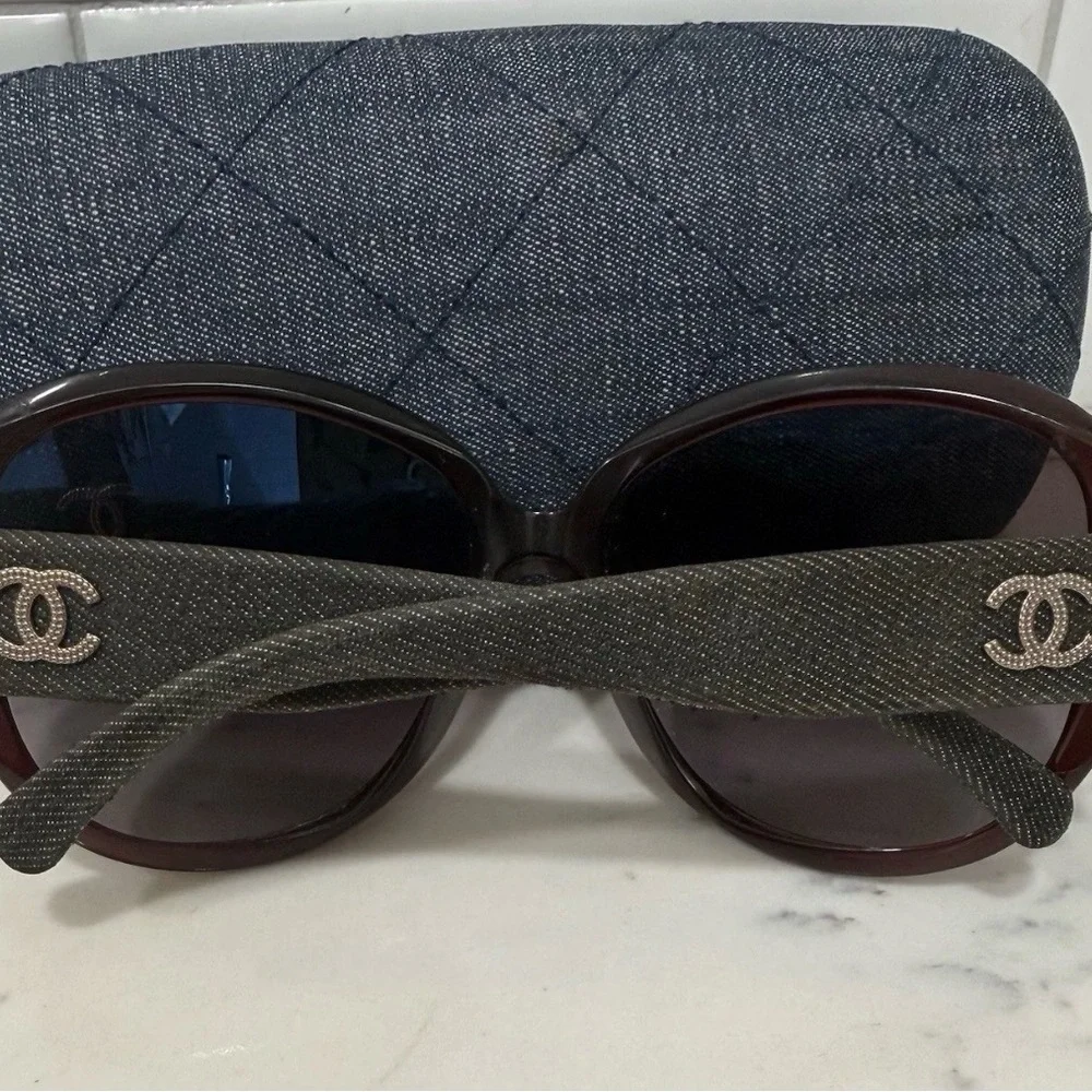 Authentic CHANEL Brown
Sunglasses With Denim Logo Arms In Rare Denim Case - Picture 2 of 5